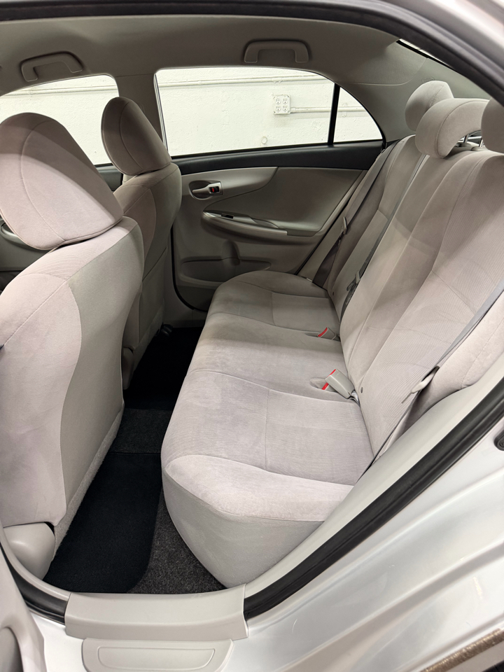 Toyota Corolla LE 4-Speed AT 2011