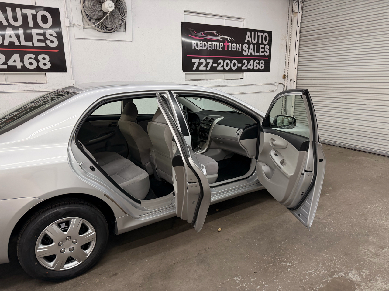 Toyota Corolla LE 4-Speed AT 2011