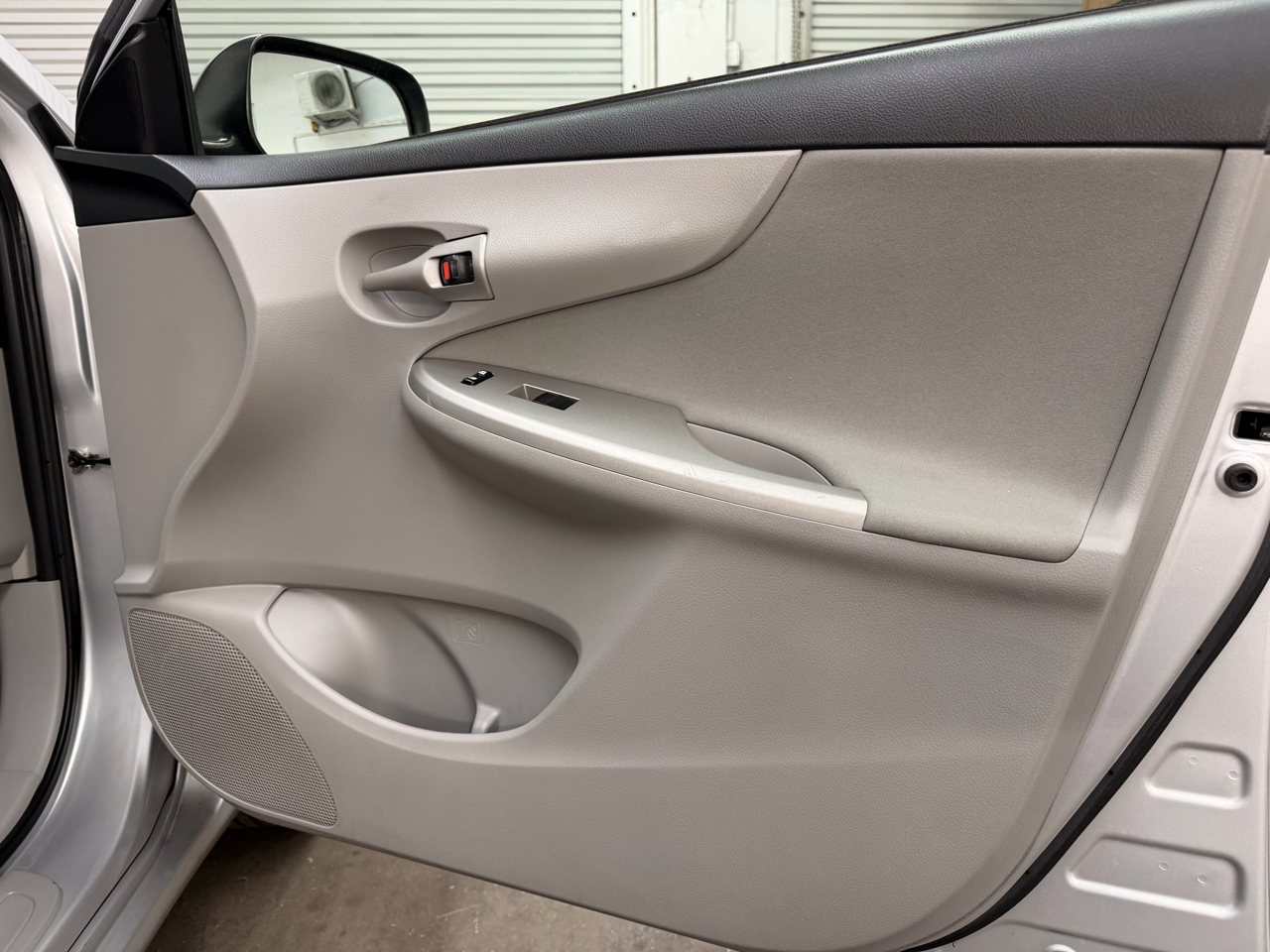 Toyota Corolla LE 4-Speed AT 2011