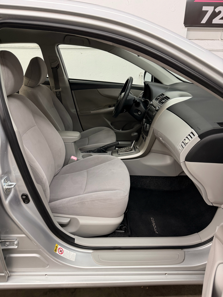 Toyota Corolla LE 4-Speed AT 2011