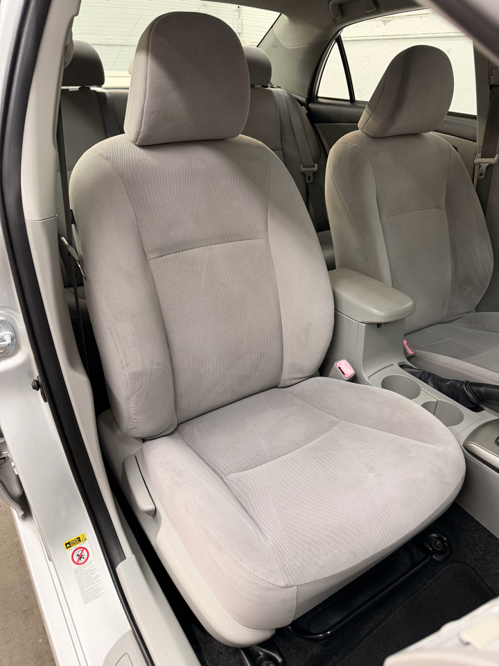 Toyota Corolla LE 4-Speed AT 2011