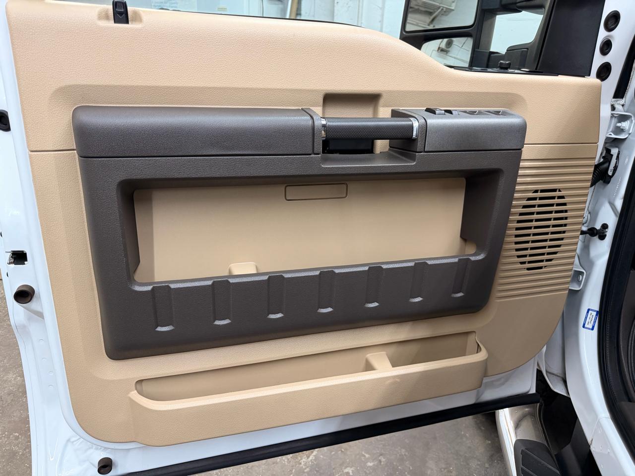 Ford F-350 SD Lariat Crew Cab 4WD 2011