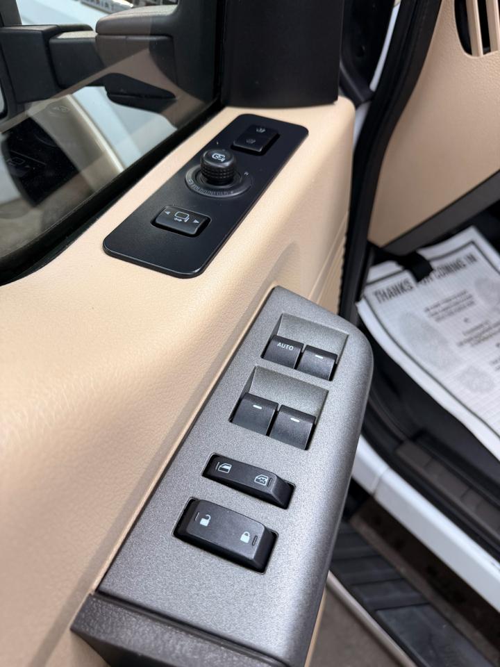 Ford F-350 SD Lariat Crew Cab 4WD 2011