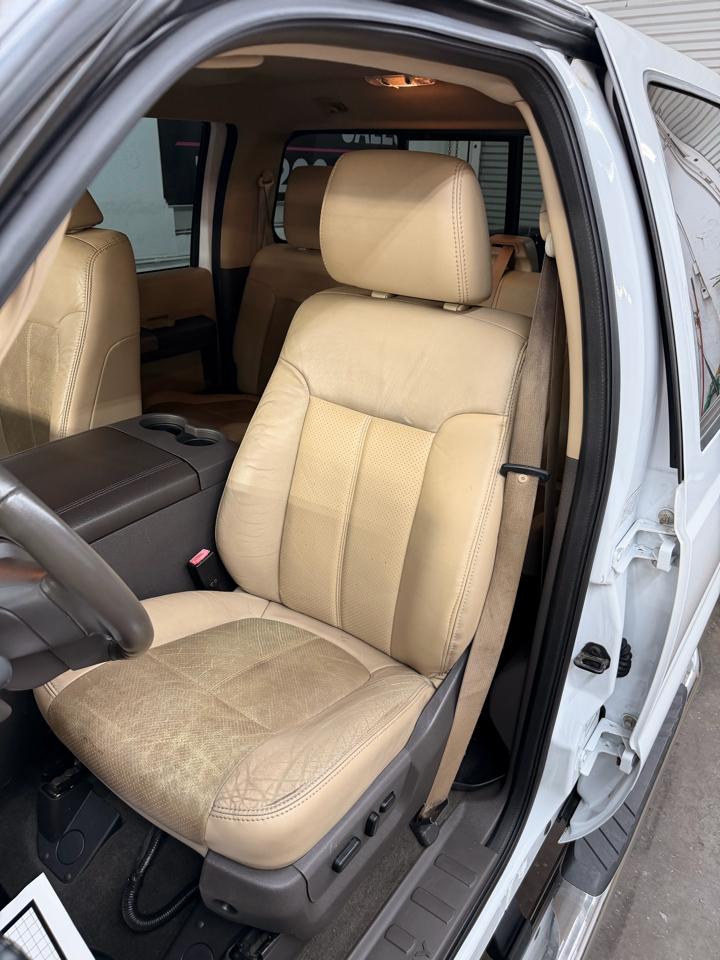 Ford F-350 SD Lariat Crew Cab 4WD 2011