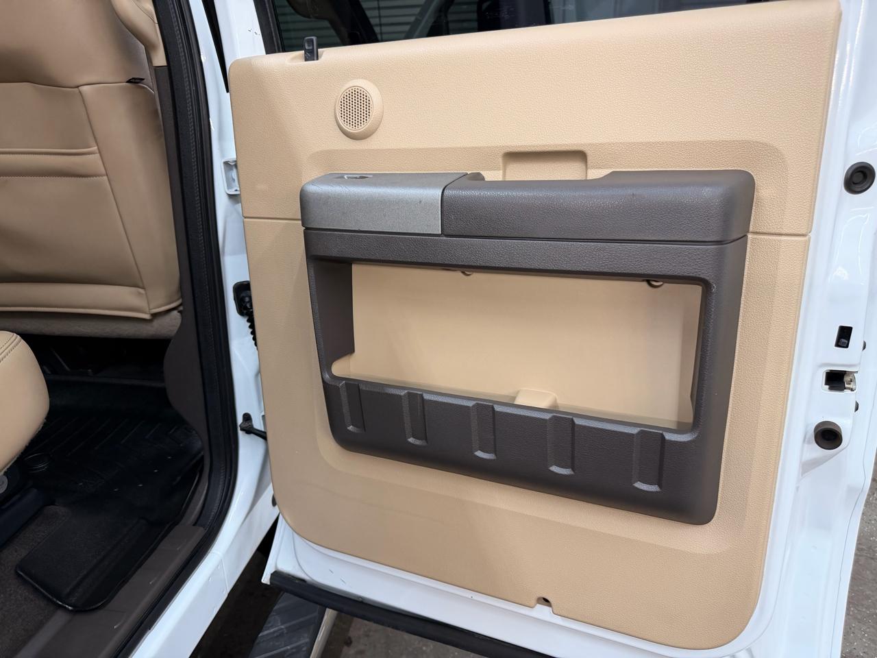 Ford F-350 SD Lariat Crew Cab 4WD 2011