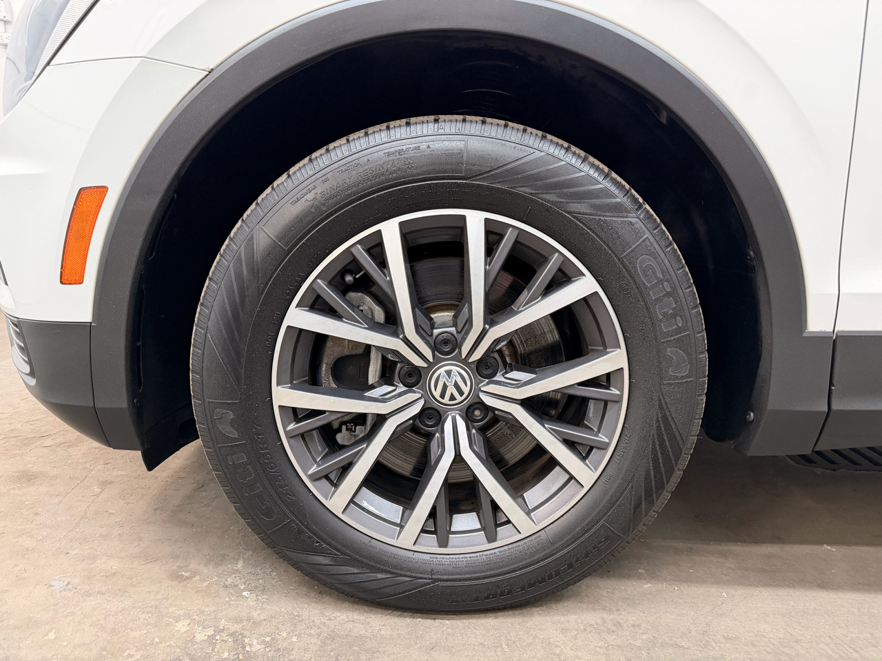 Volkswagen Tiguan S 2021