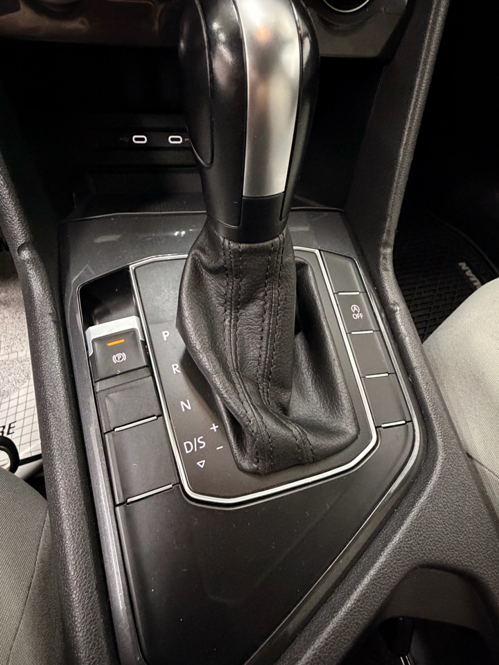 Volkswagen Tiguan S 2021