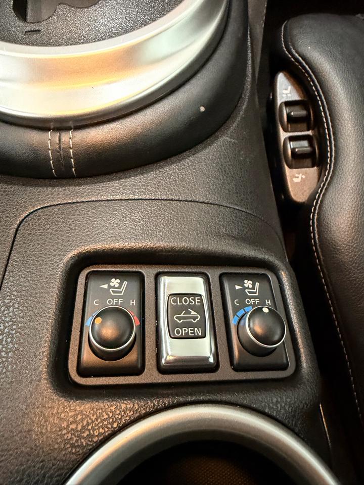 Nissan Z 370Z Touring Roadster 2012