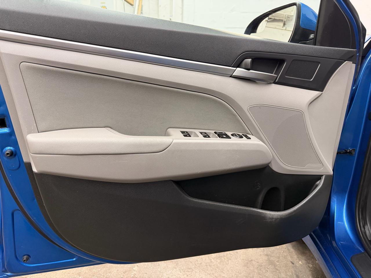 Hyundai Elantra Value Edition 6A 2017