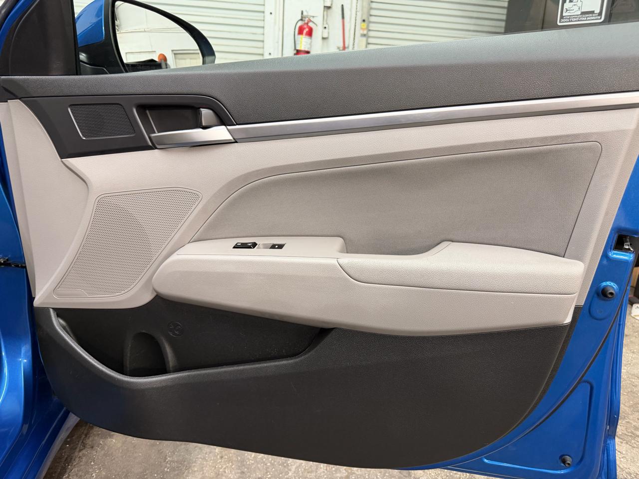 Hyundai Elantra Value Edition 6A 2017