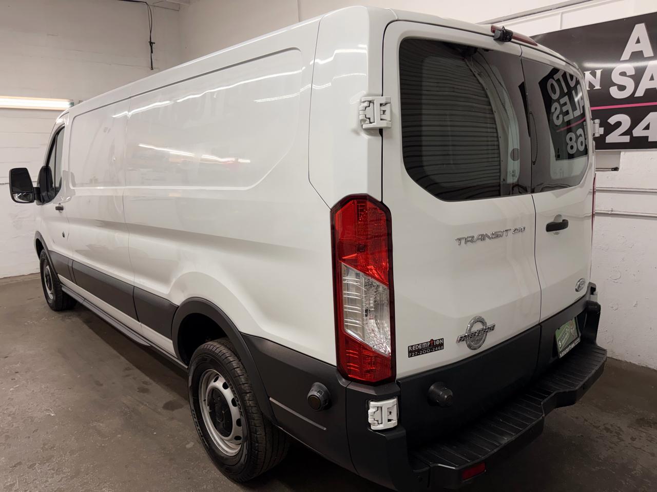 Ford Transit 250 Van Low Roof w/Sliding Pass. 148-in. WB 2015