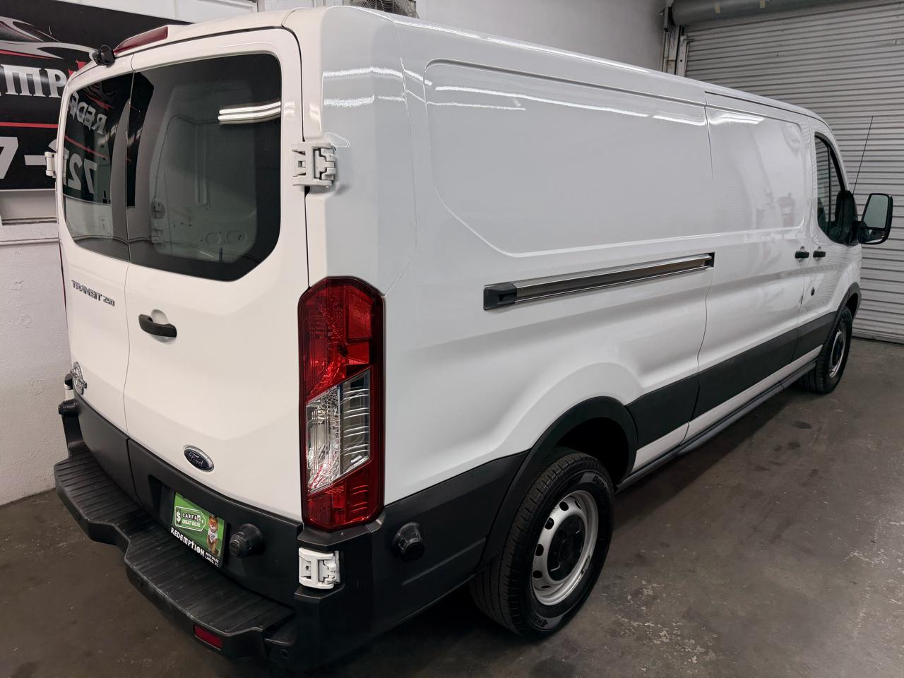 Ford Transit 250 Van Low Roof w/Sliding Pass. 148-in. WB 2015