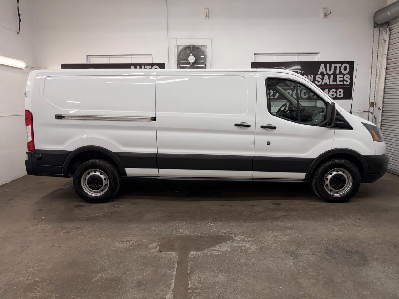 Ford Transit 250 Van Low Roof w/Sliding Pass. 148-in. WB 2015