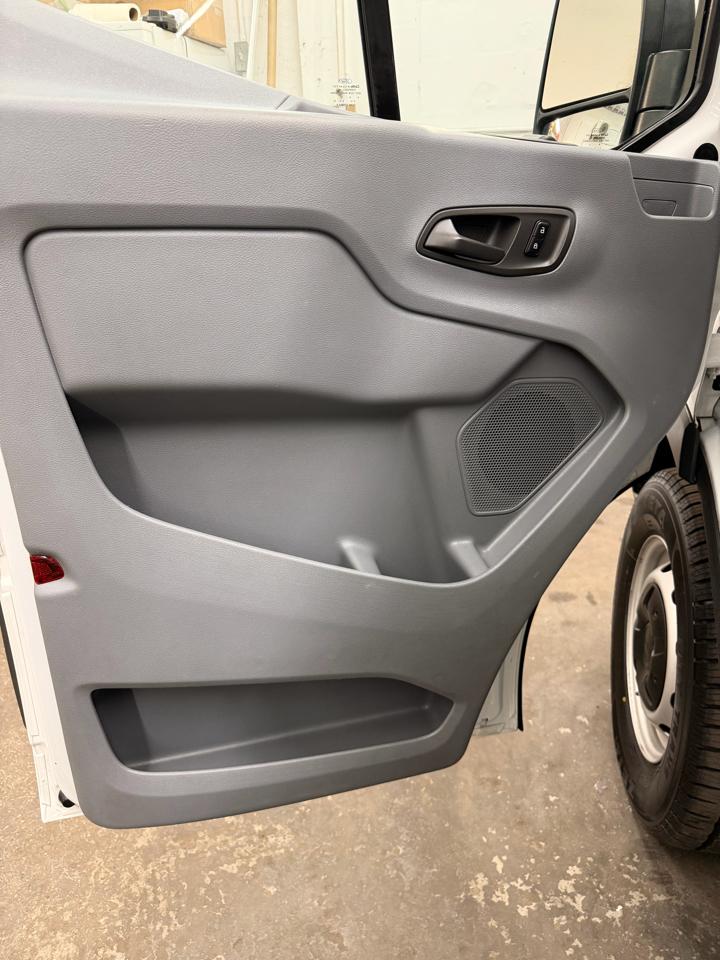 Ford Transit 250 Van Low Roof w/Sliding Pass. 148-in. WB 2015