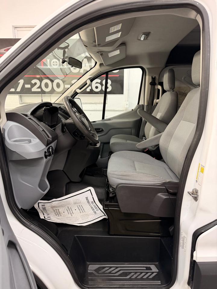 Ford Transit 250 Van Low Roof w/Sliding Pass. 148-in. WB 2015