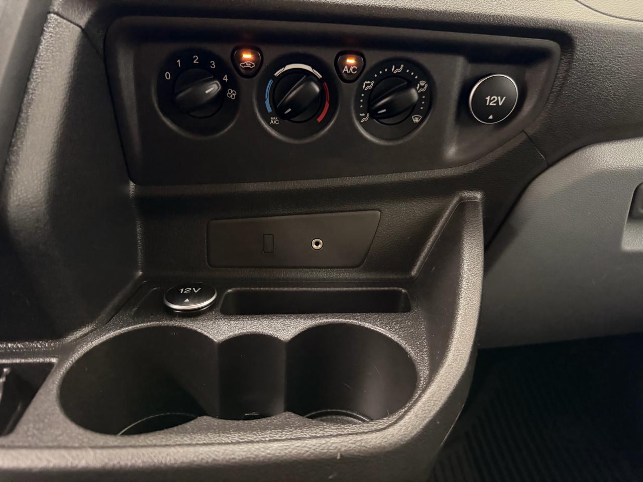 Ford Transit 250 Van Low Roof w/Sliding Pass. 148-in. WB 2015