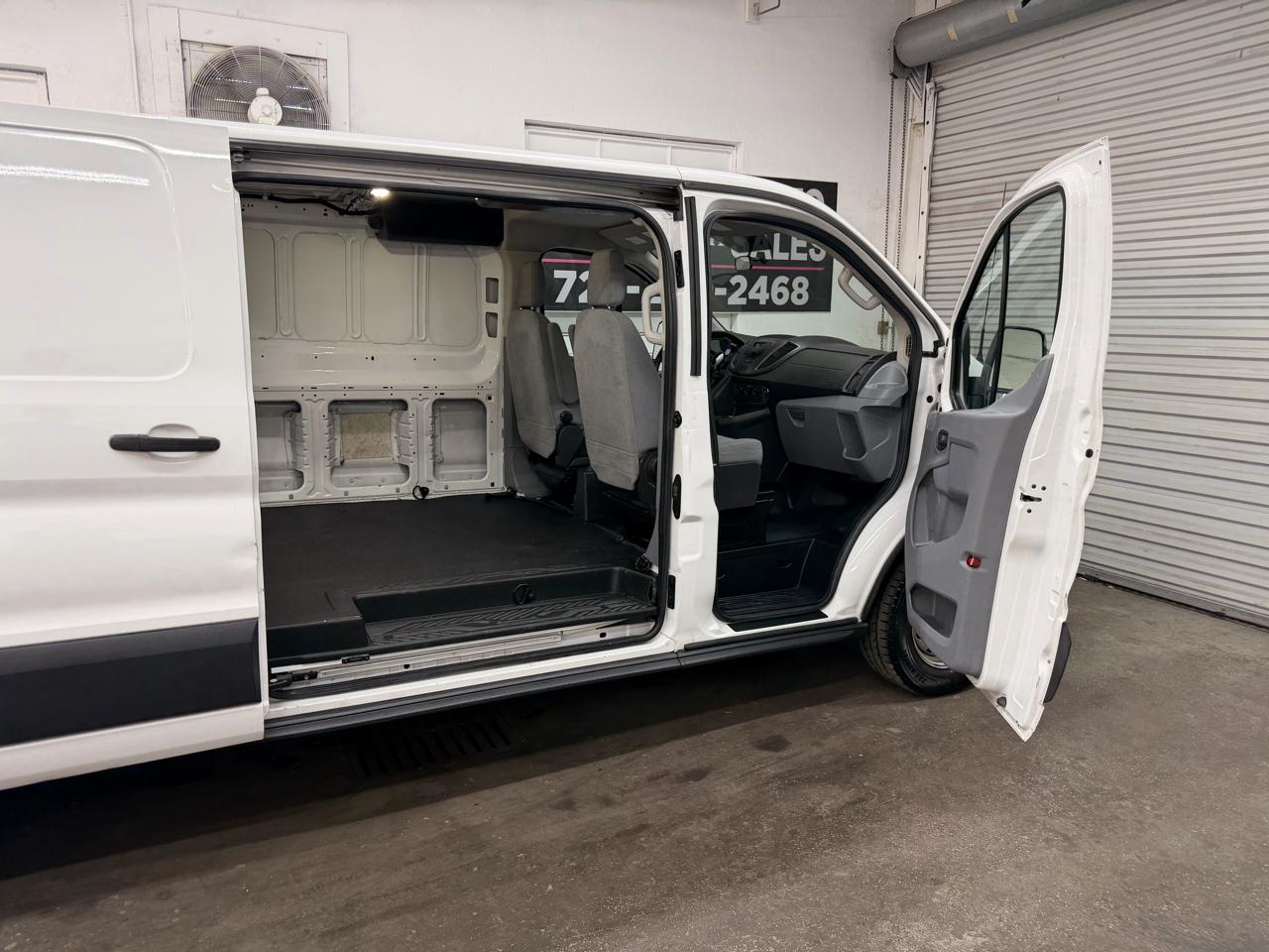 Ford Transit 250 Van Low Roof w/Sliding Pass. 148-in. WB 2015