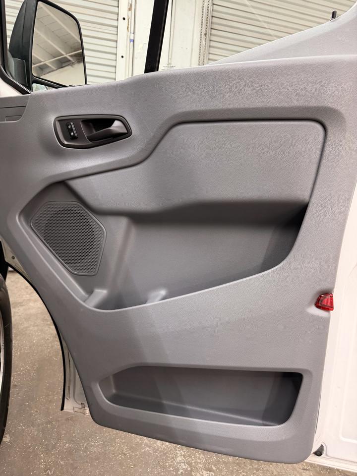Ford Transit 250 Van Low Roof w/Sliding Pass. 148-in. WB 2015