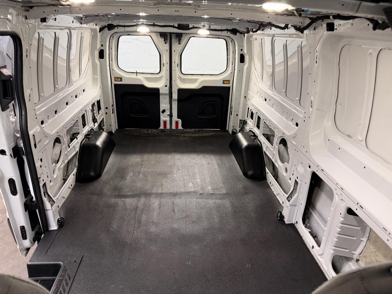 Ford Transit 250 Van Low Roof w/Sliding Pass. 148-in. WB 2015
