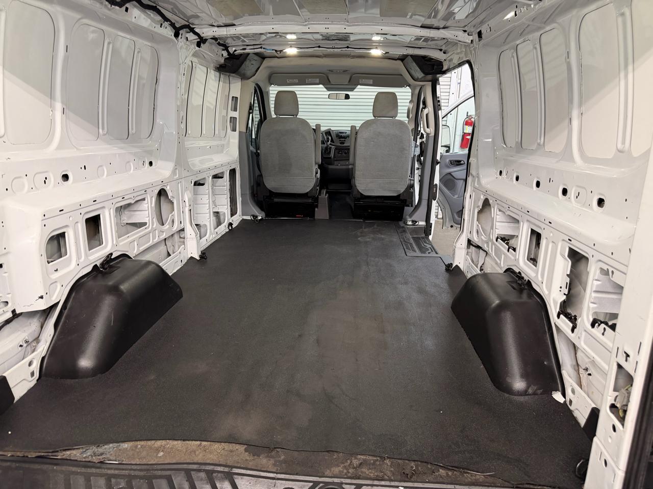Ford Transit 250 Van Low Roof w/Sliding Pass. 148-in. WB 2015