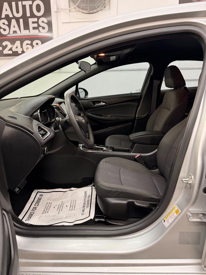 Chevrolet Cruze LT Auto Hatchback 2017