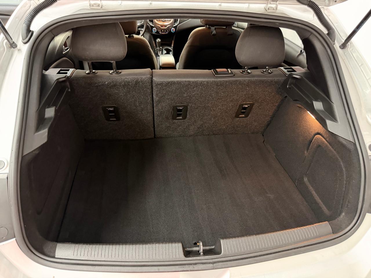 Chevrolet Cruze LT Auto Hatchback 2017