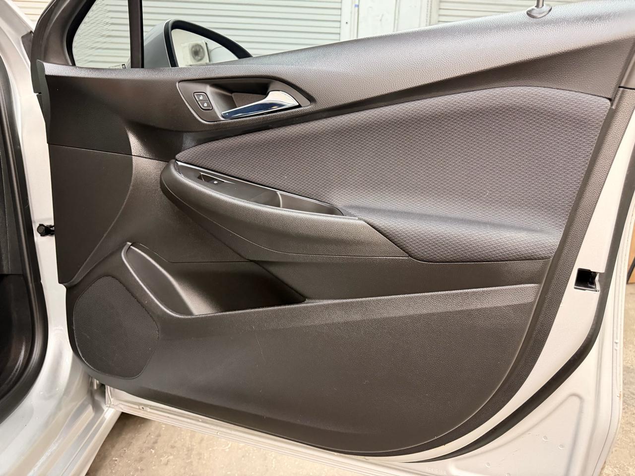 Chevrolet Cruze LT Auto Hatchback 2017