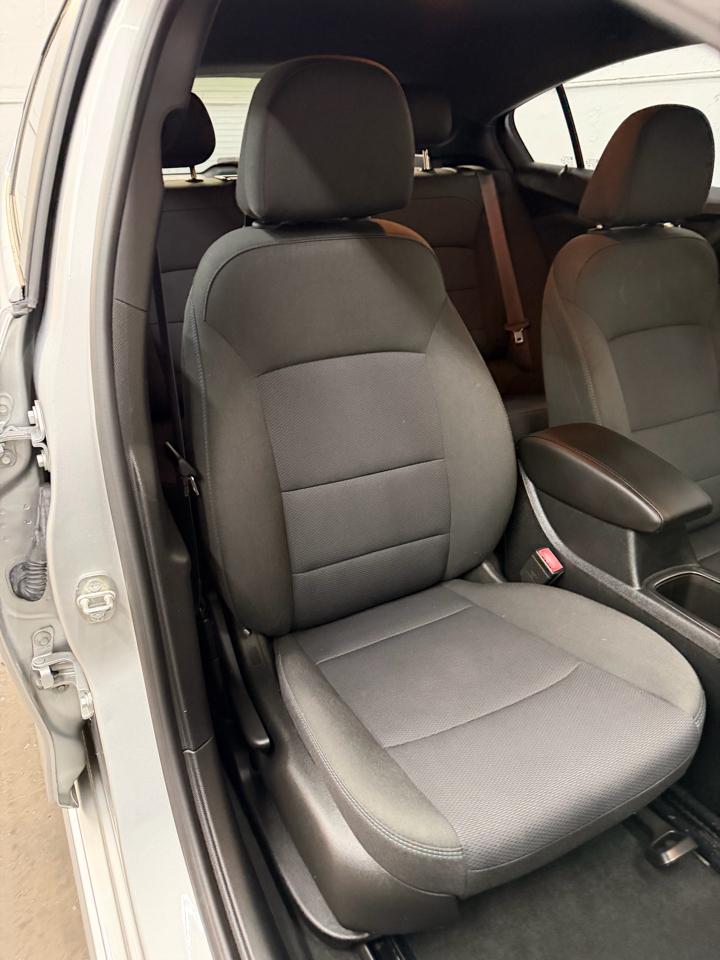 Chevrolet Cruze LT Auto Hatchback 2017