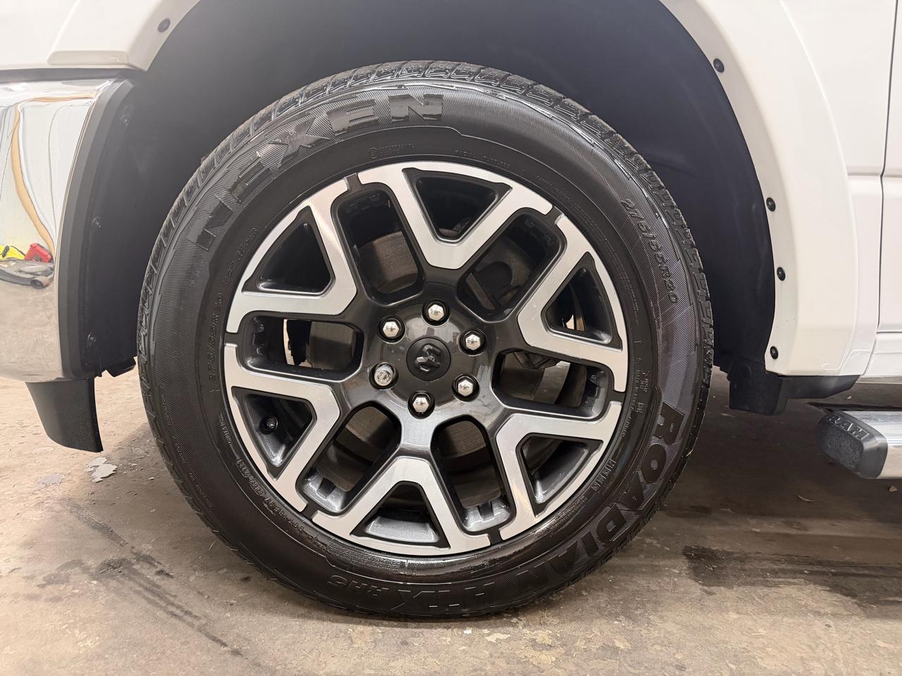 RAM 1500 Laramie Crew Cab SWB 4WD 2025