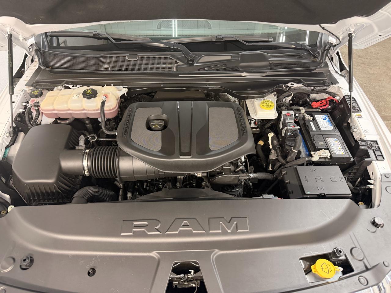 RAM 1500 Laramie Crew Cab SWB 4WD 2025