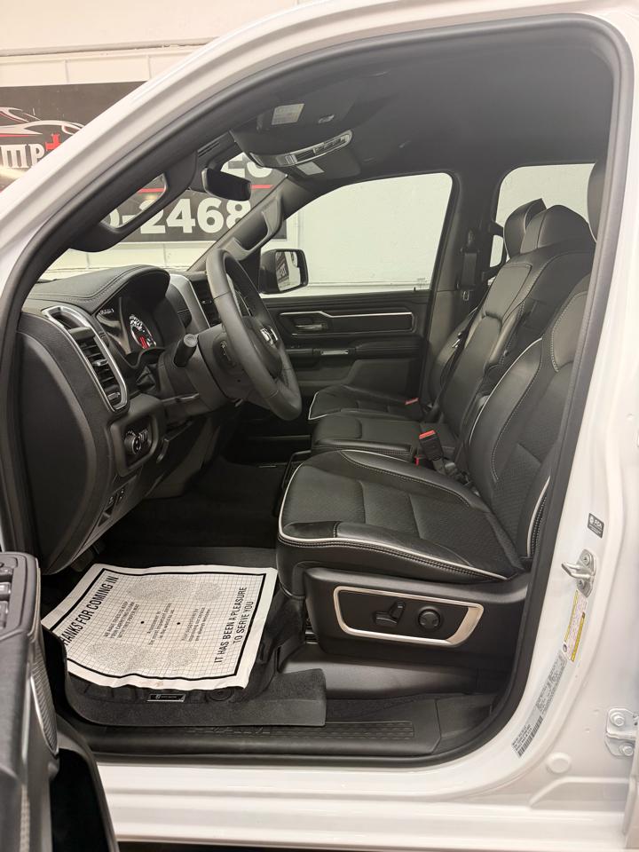 RAM 1500 Laramie Crew Cab SWB 4WD 2025