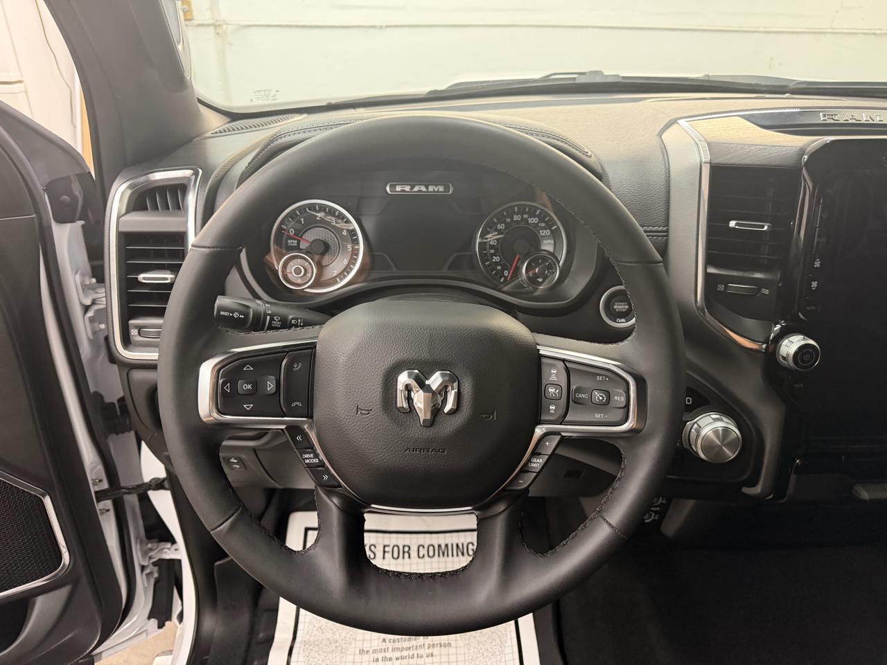 RAM 1500 Laramie Crew Cab SWB 4WD 2025