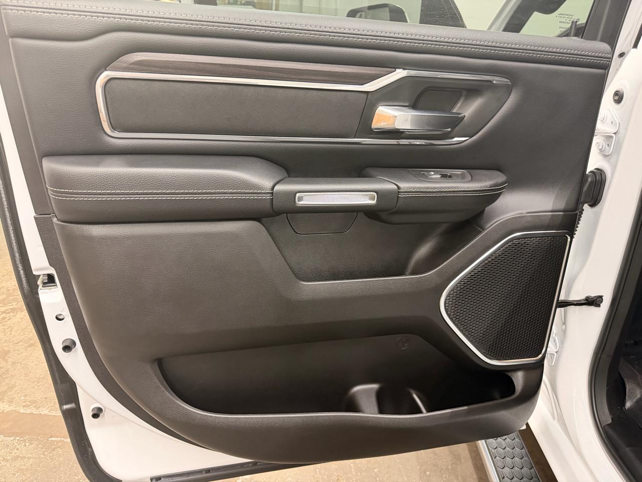 RAM 1500 Laramie Crew Cab SWB 4WD 2025