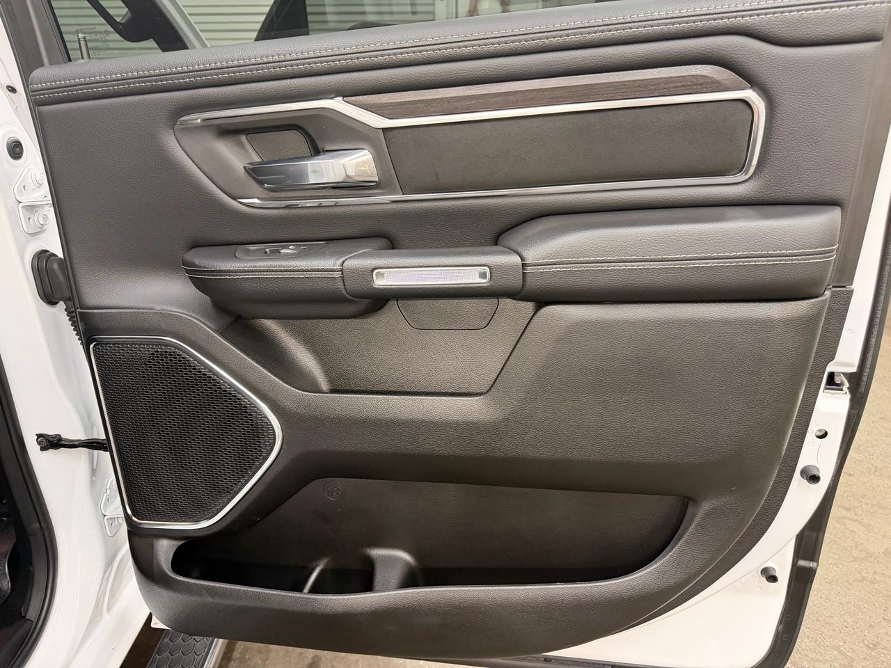 RAM 1500 Laramie Crew Cab SWB 4WD 2025