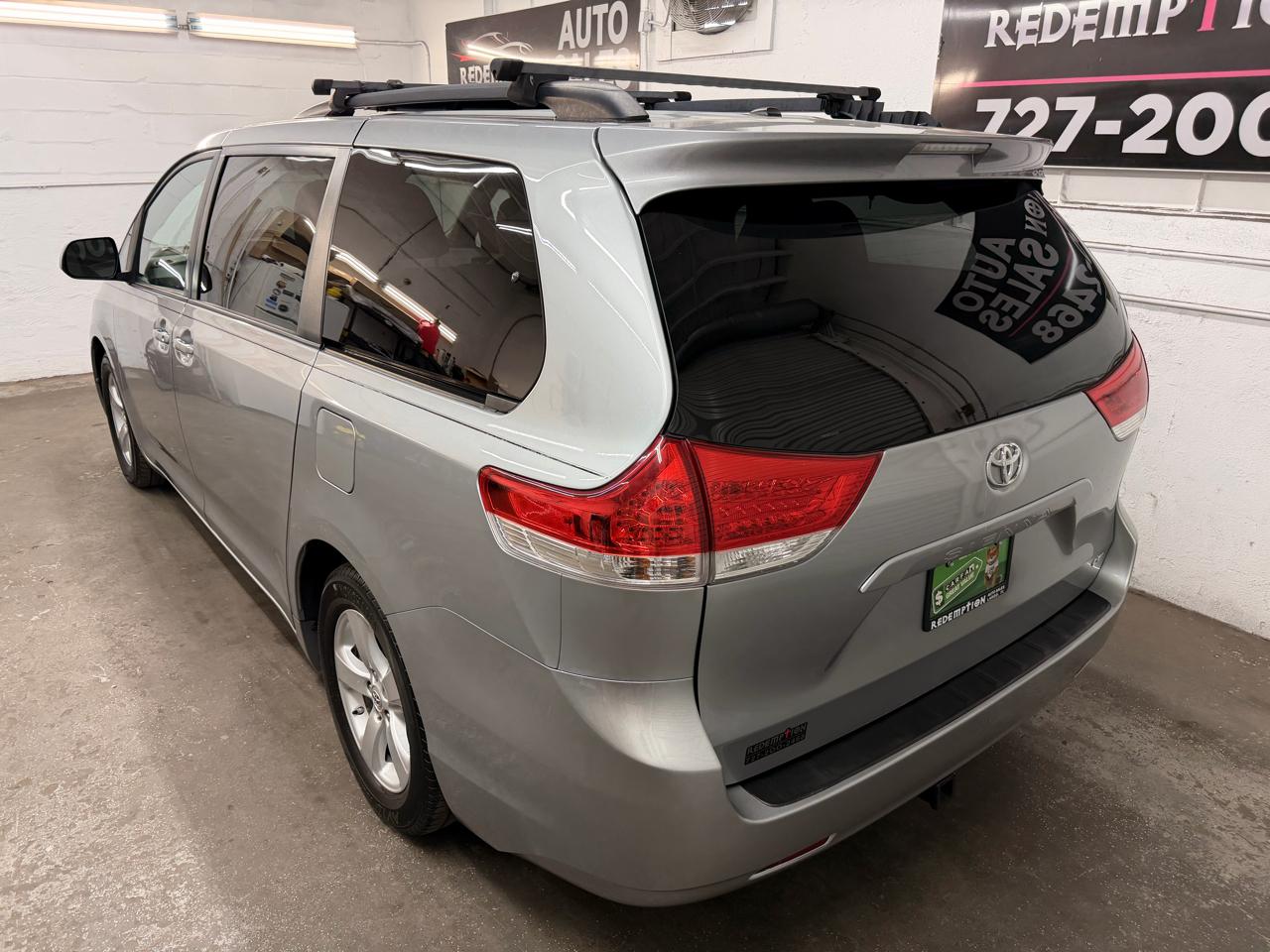 Toyota Sienna LE FWD 8-Passenger V6 2014