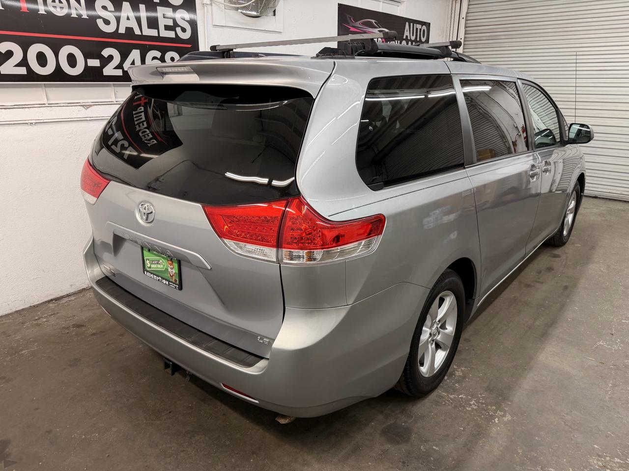 Toyota Sienna LE FWD 8-Passenger V6 2014