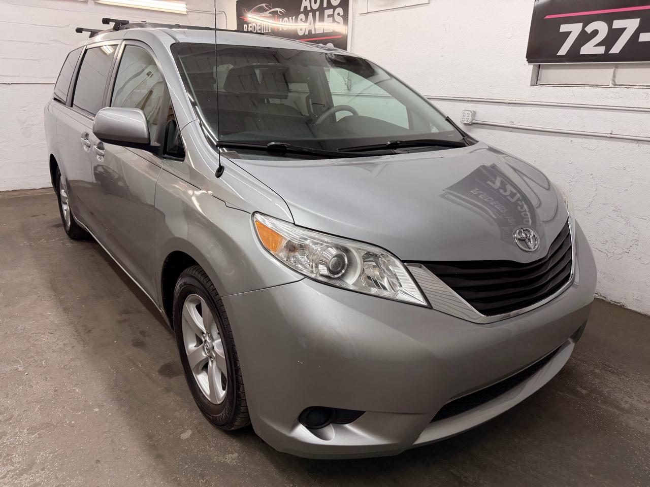 Toyota Sienna LE FWD 8-Passenger V6 2014