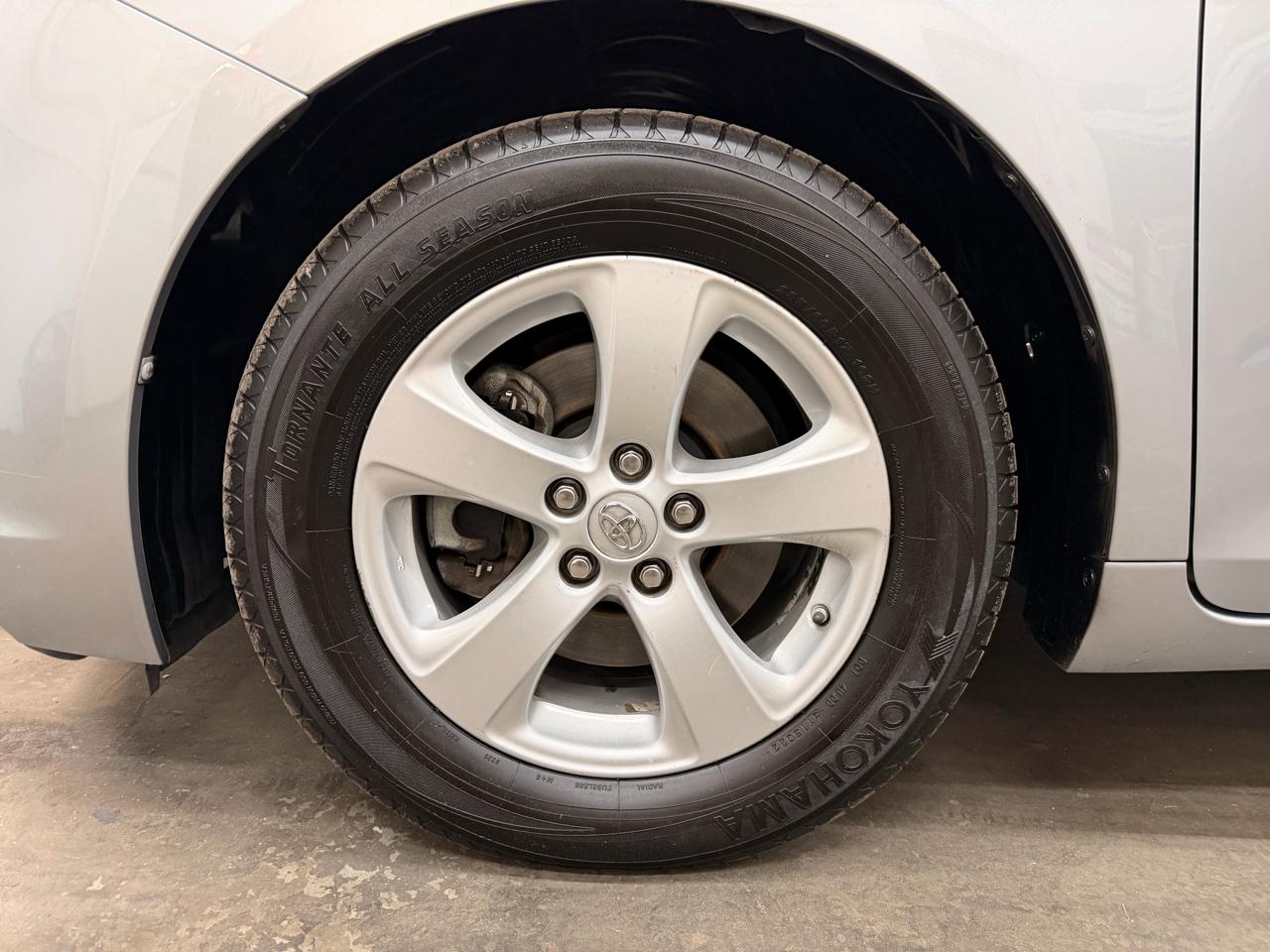 Toyota Sienna LE FWD 8-Passenger V6 2014