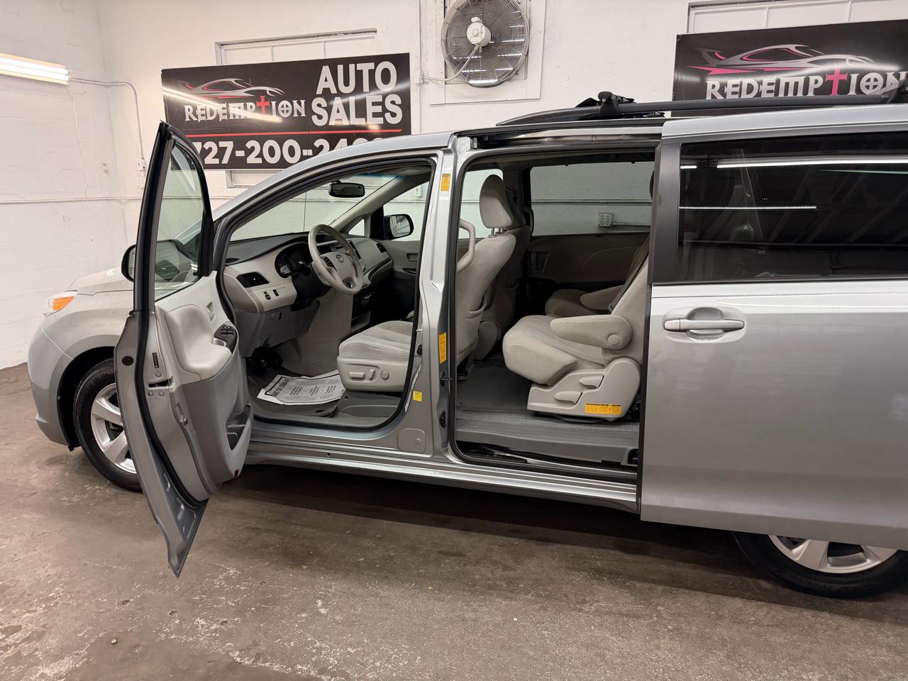 Toyota Sienna LE FWD 8-Passenger V6 2014