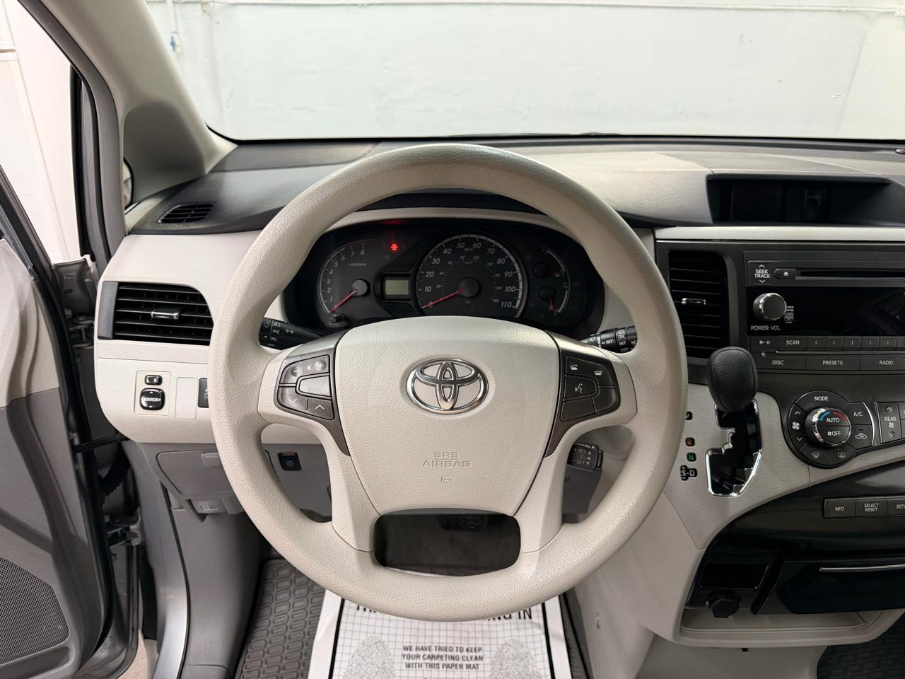 Toyota Sienna LE FWD 8-Passenger V6 2014