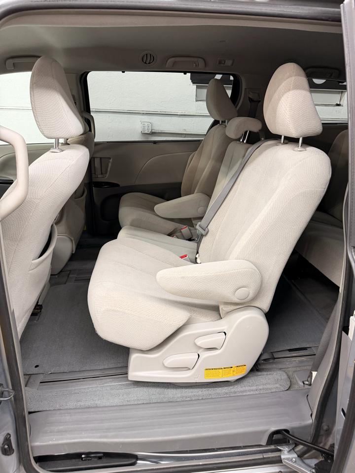 Toyota Sienna LE FWD 8-Passenger V6 2014