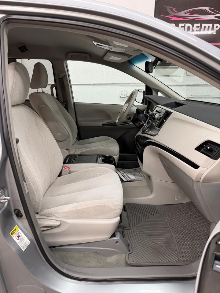 Toyota Sienna LE FWD 8-Passenger V6 2014