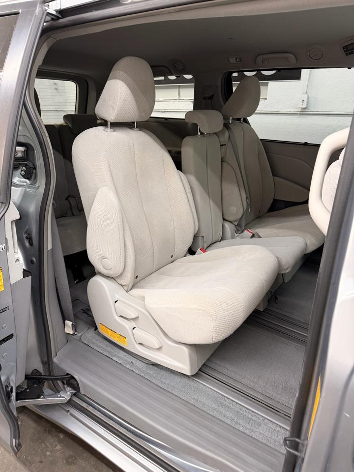 Toyota Sienna LE FWD 8-Passenger V6 2014