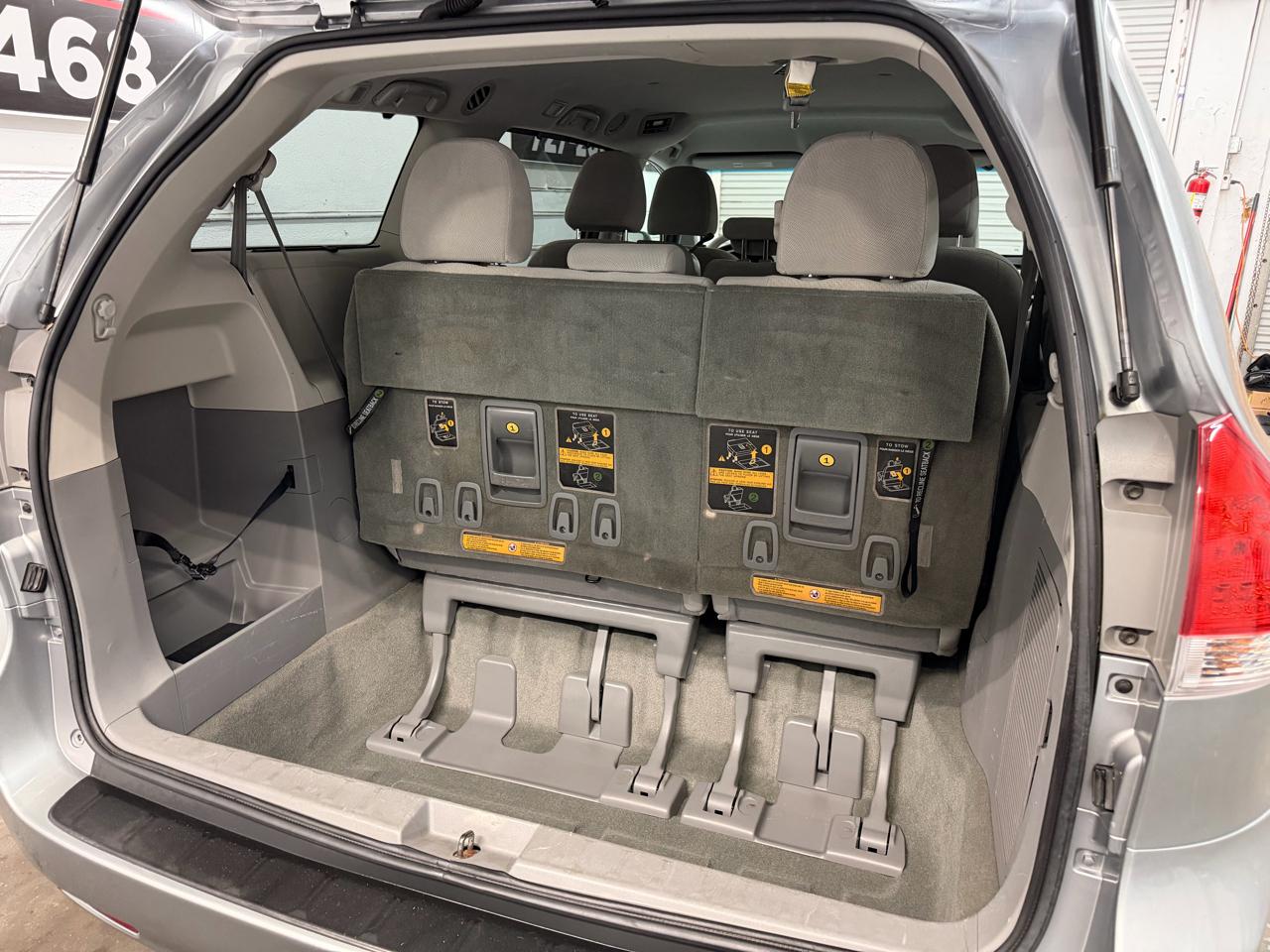 Toyota Sienna LE FWD 8-Passenger V6 2014