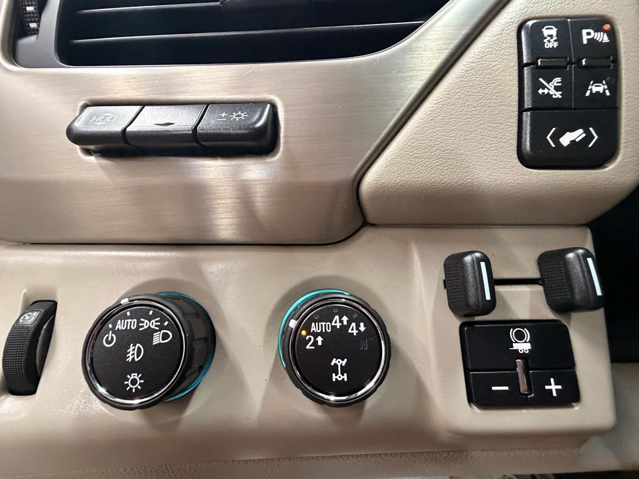 GMC Yukon Denali 4WD 2017