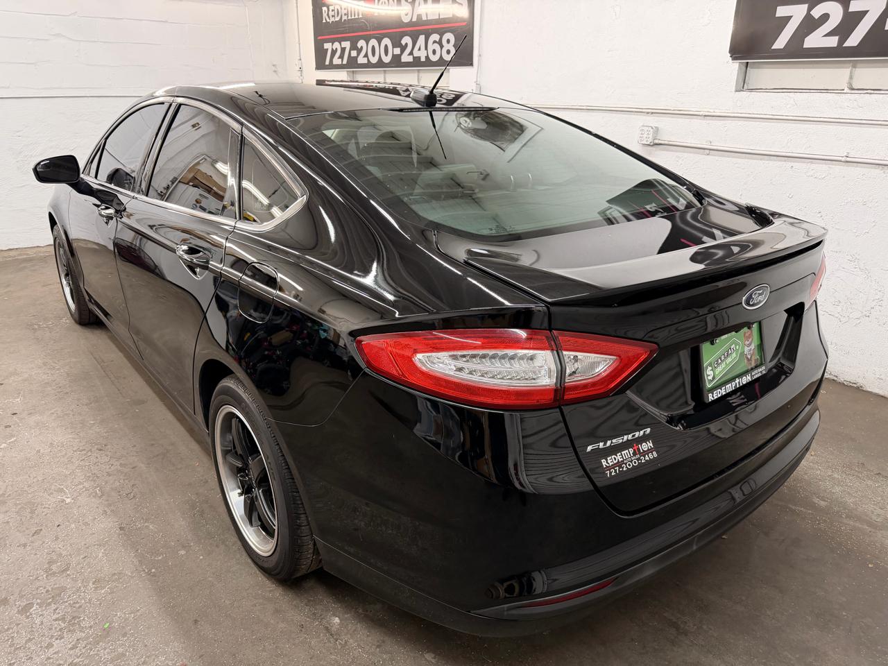 Ford Fusion S 2016
