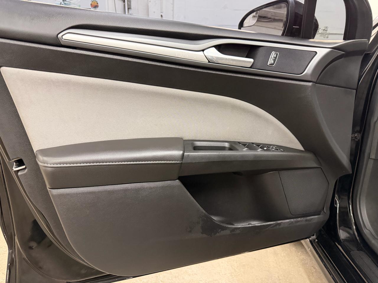 Ford Fusion S 2016