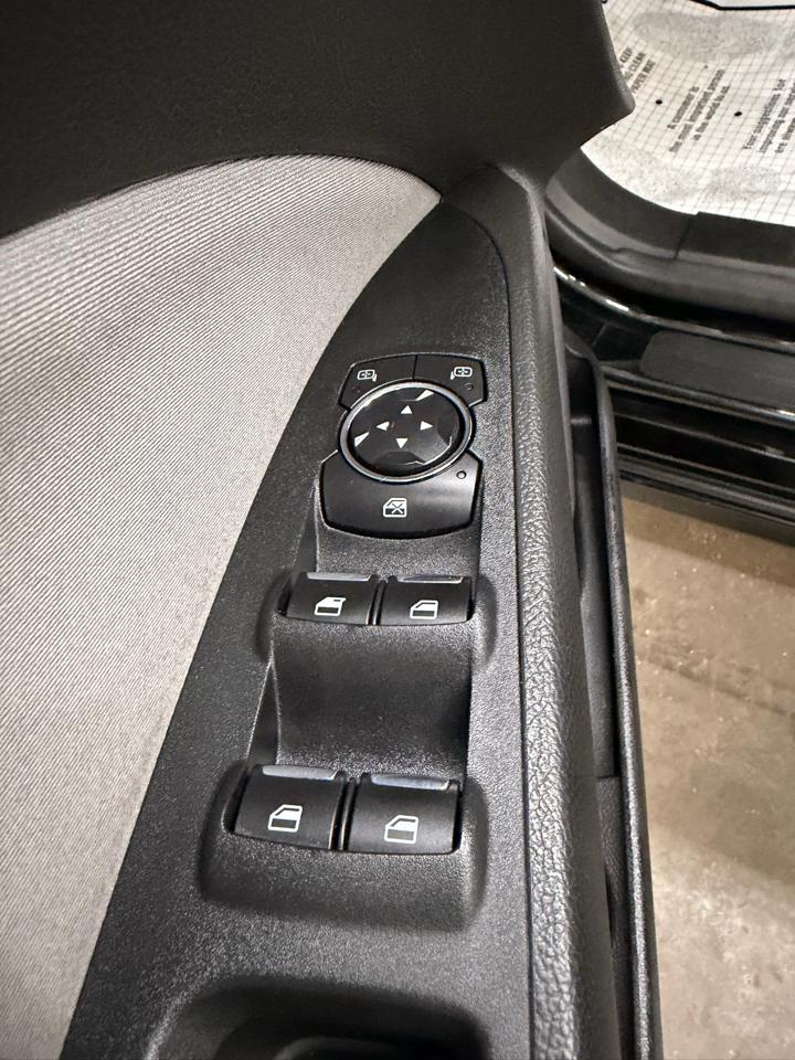 Ford Fusion S 2016