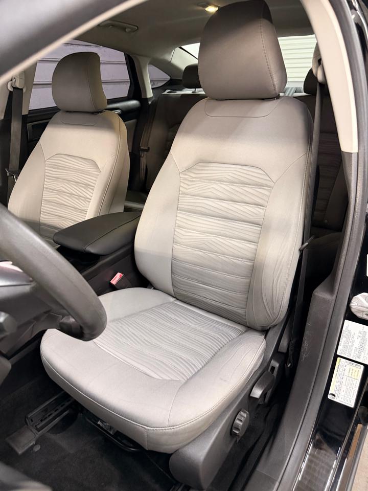 Ford Fusion S 2016