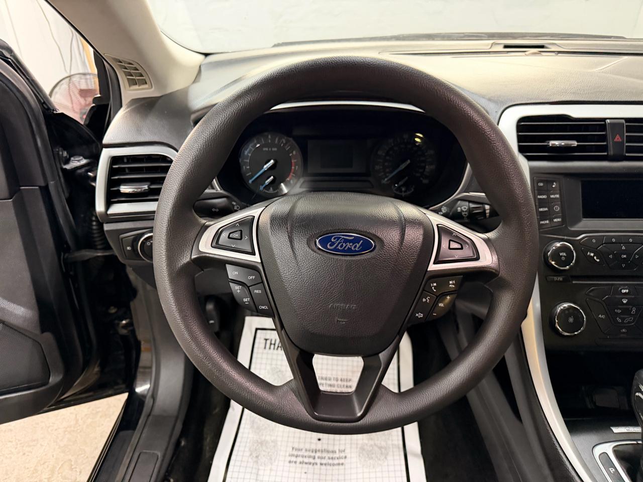 Ford Fusion S 2016
